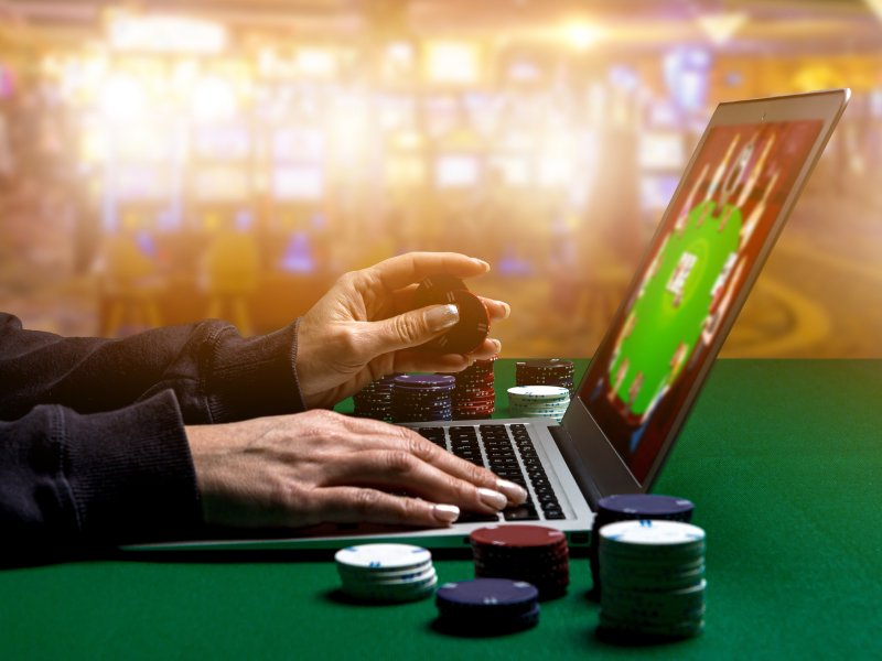 Understanding Gamification in Online Casinos: How Leaderboards, Points, and Rewards Impact Play